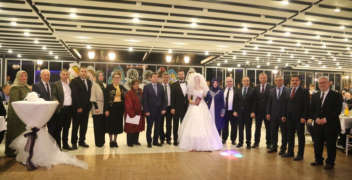 AK Parti Lapseki İlçe Başkanı Halil ÖZER'in Düğününe Büyük İlgi