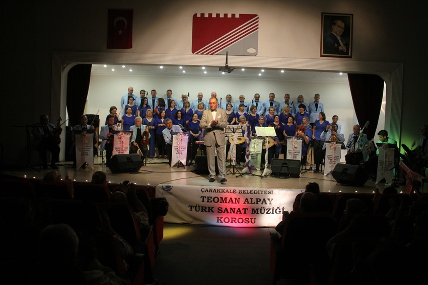 Çanakkale Belediyesi Teoman Alpay Sanat Müziği Korosu Sene Sonu Konserini Verdi