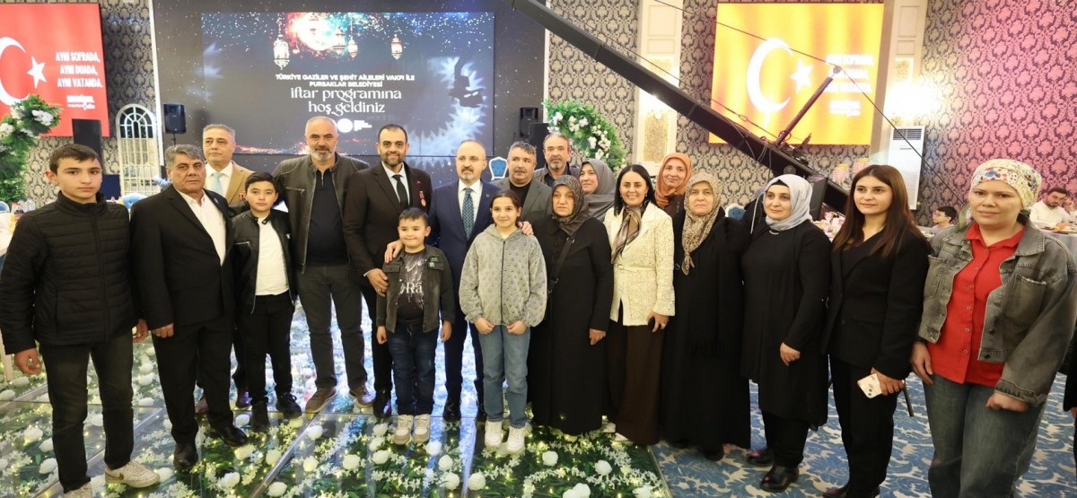 Bülent Turan, şehit aileleriyle Kadir Gecesi'nde buluştu: ‘Malazgirt’ten 15 Temmuz’a Aynı Ruh’