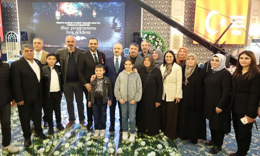 Bülent Turan, şehit aileleriyle Kadir Gecesi'nde buluştu: ‘Malazgirt’ten 15 Temmuz’a Aynı Ruh’