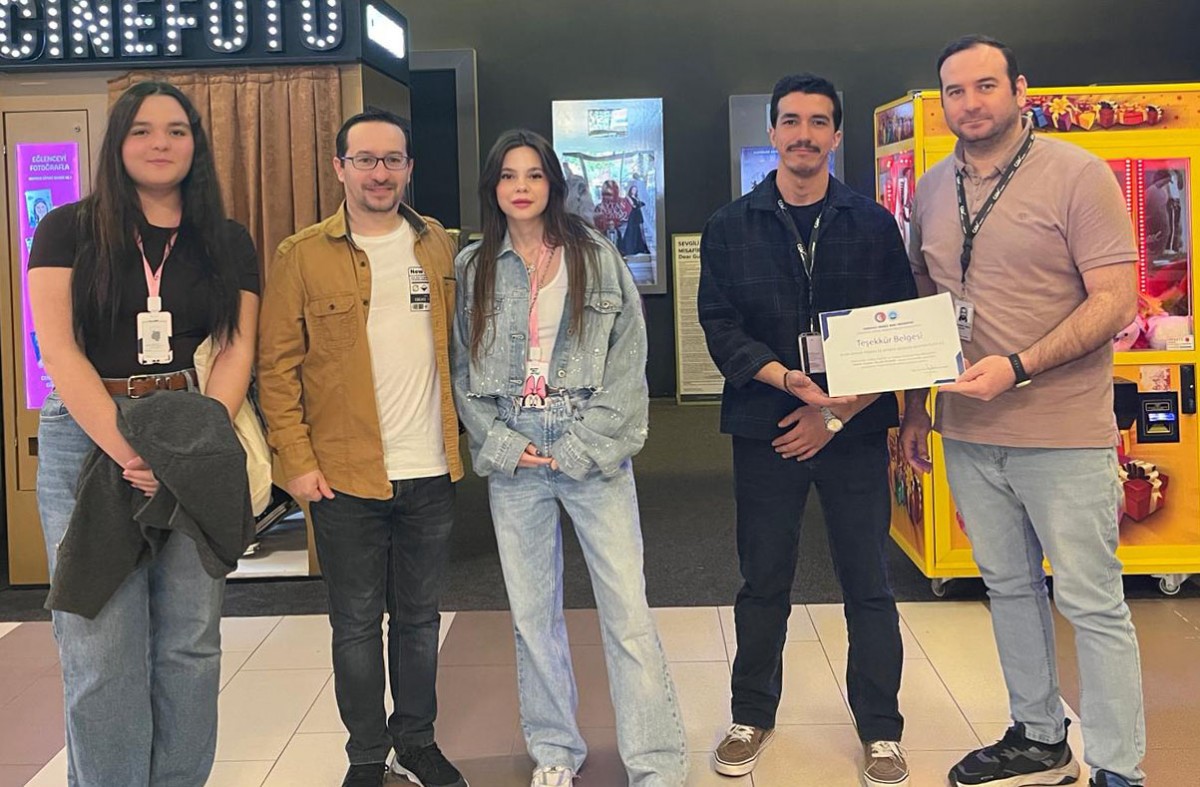 Halkla İlişkiler Öğrencileri, Sevgi Evindeki Minikleri Sinemayla Buluşturdu