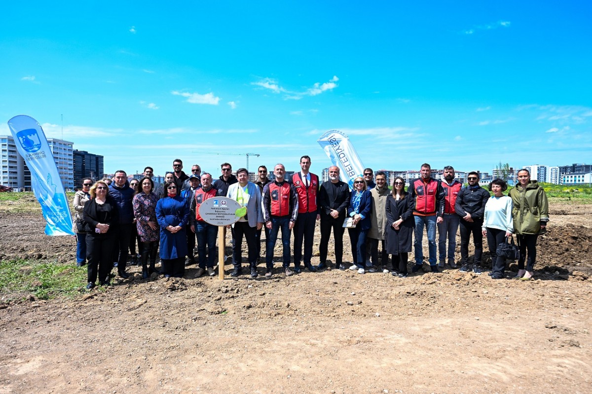 Kent Park'ta Ağaçlar Toprakla Buluştu