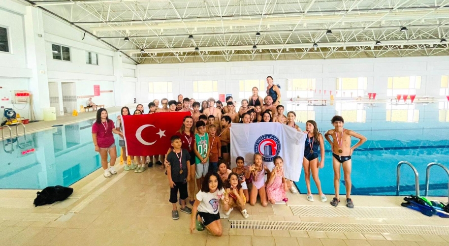 ÇOMÜ’de Zafer Coşkusu Su Altına Taşındı