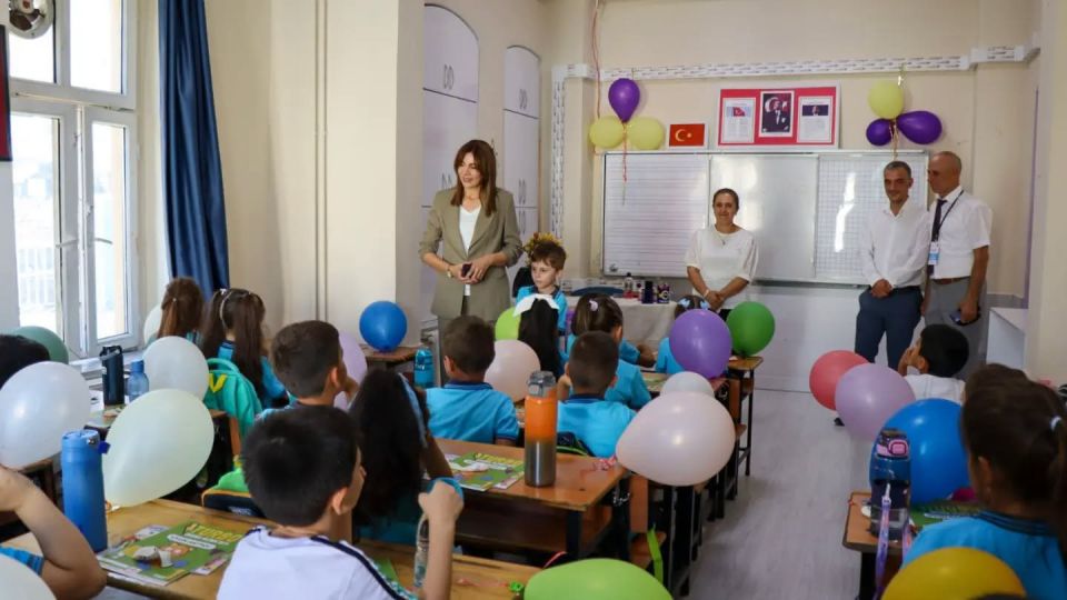 Mine Hayta, Uyum Haftasında 18 Mart İlkokulunu Ziyaret Etti