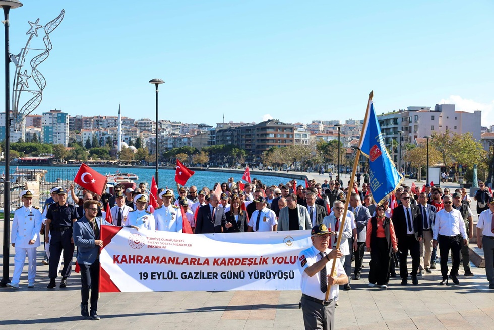 Çanakkale’de 19 Eylül Gaziler Günü Yürüyüşü düzenlendi