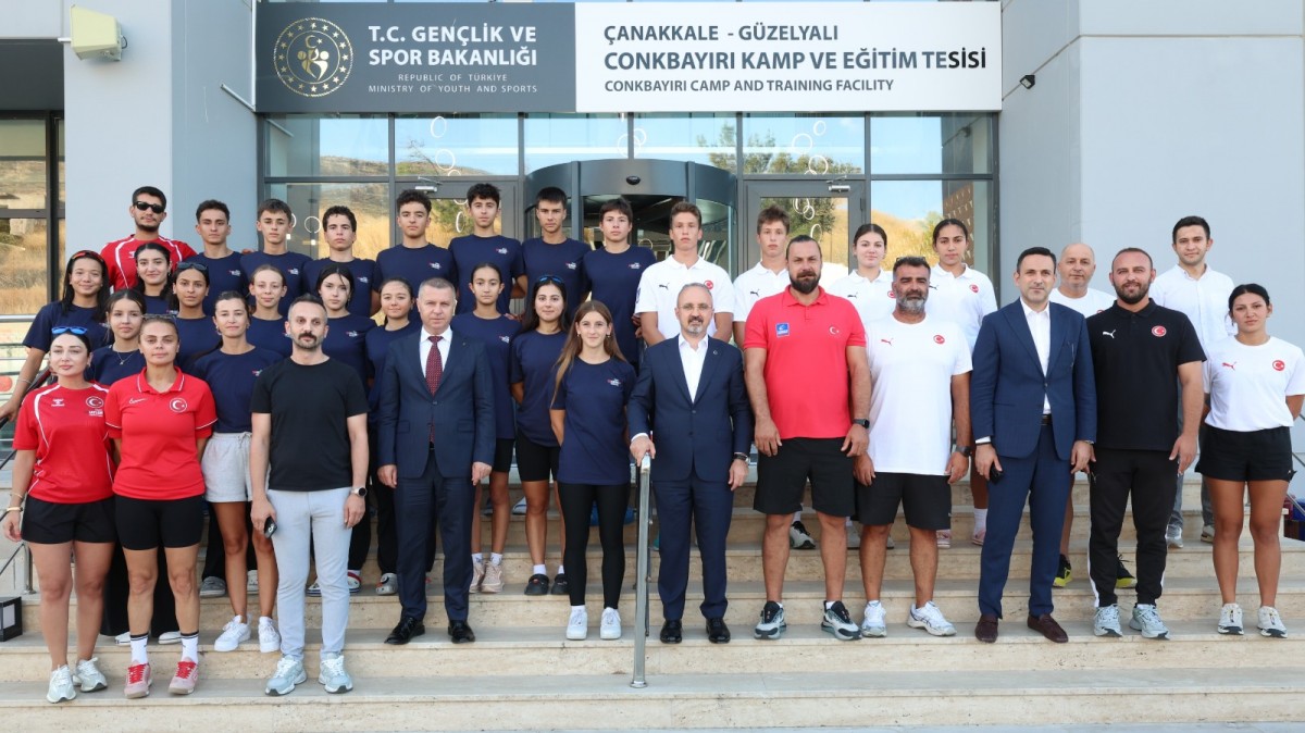 Bülent Turan, Güzelyalı Milli Takımlar Kamp ve Eğitim Merkezi’nde Milli Sporcularla Buluştu