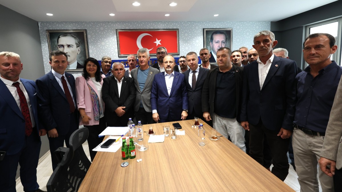 Biga'da 3 köy muhtarı AK Parti'ye katıldı