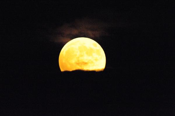 Çanakkale'de 'kanlı ay' tutulması izlendi
