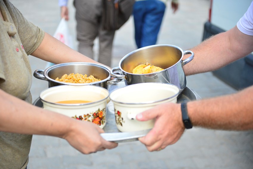 Çanakkale Belediyesi Sıcak Yemek Yardımına Ramazan Ayında da Devam Ediyor