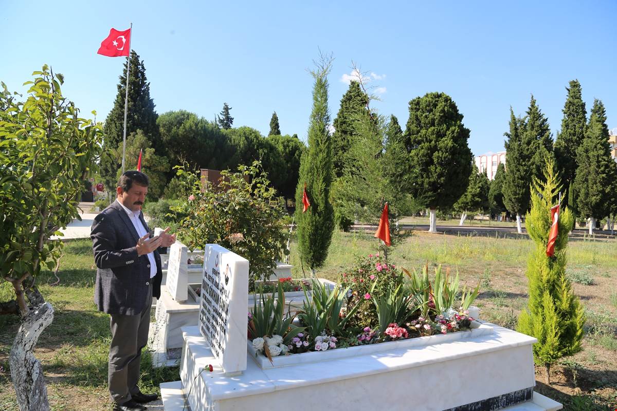 Vali Orhan TAVLI, Hastane Bayırı Şehitliğini Ziyaret Etti