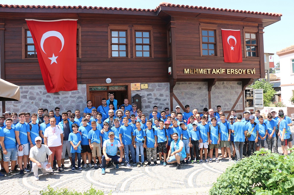 YAVRU VATAN KIBRIS'TAN MEHMET AKİF ERSOY EVİNE ZİYARET