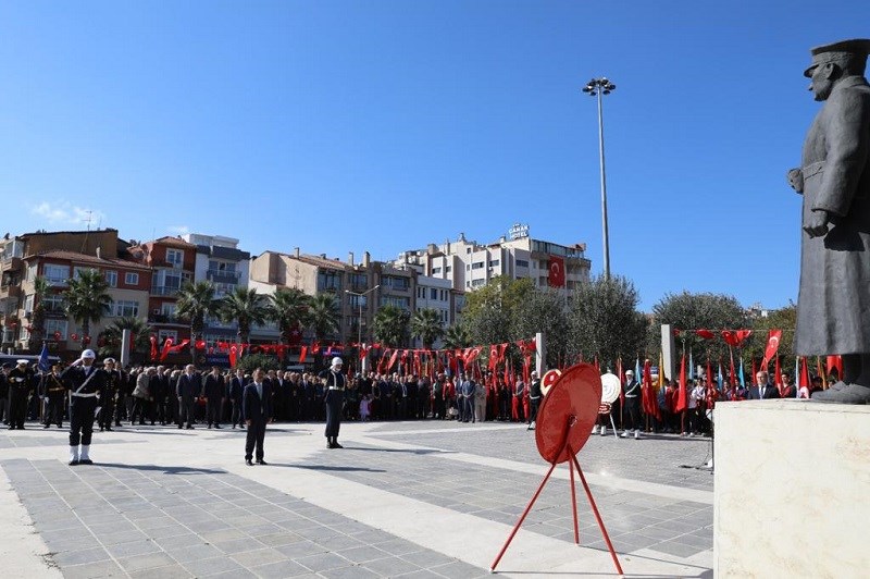 29 Ekim Cumhuriyet Bayramı Coşkusu Çelenk Sunma Töreniyle Başladı
