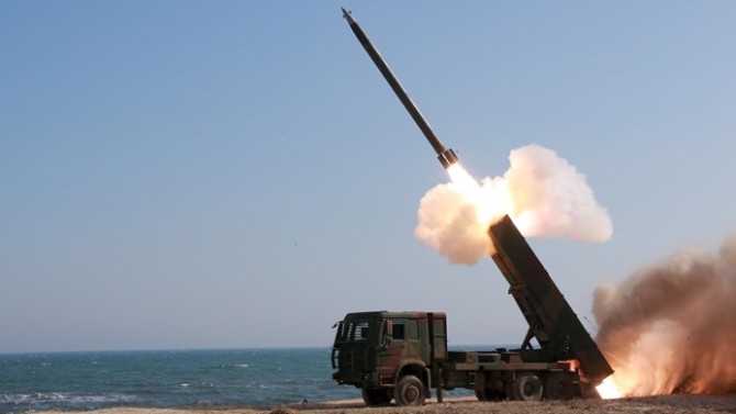 Kuzey Kore Dört Roket Birden Fırlattı