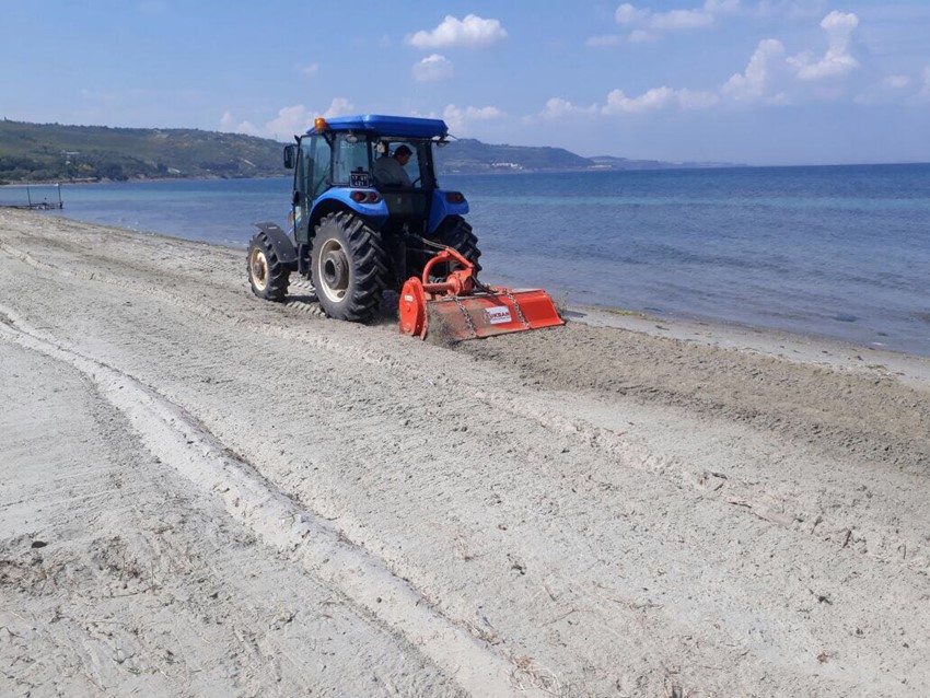 Belediye Ekipleri'nden Güzelyalı ve Dardanos'ta Sahil Temizliği