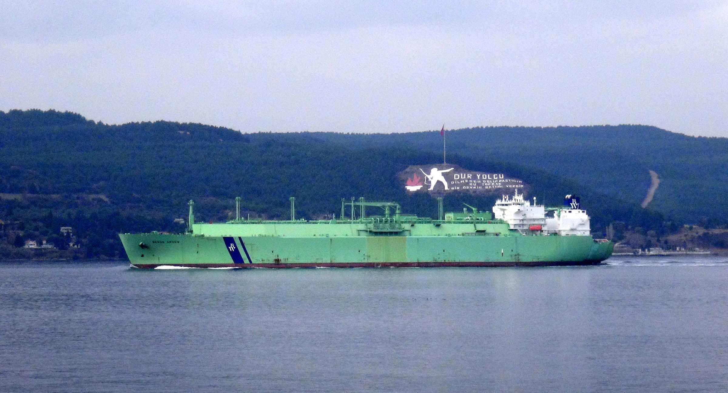 Çanakkale Boğazı'nda Doğalgaz Tankeri Geçerken Önlem Alındı