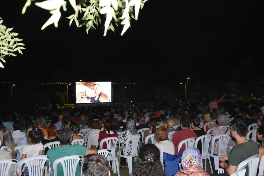Çanakkale Belediyesi Açık Hava Sinema Geceleri Başladı