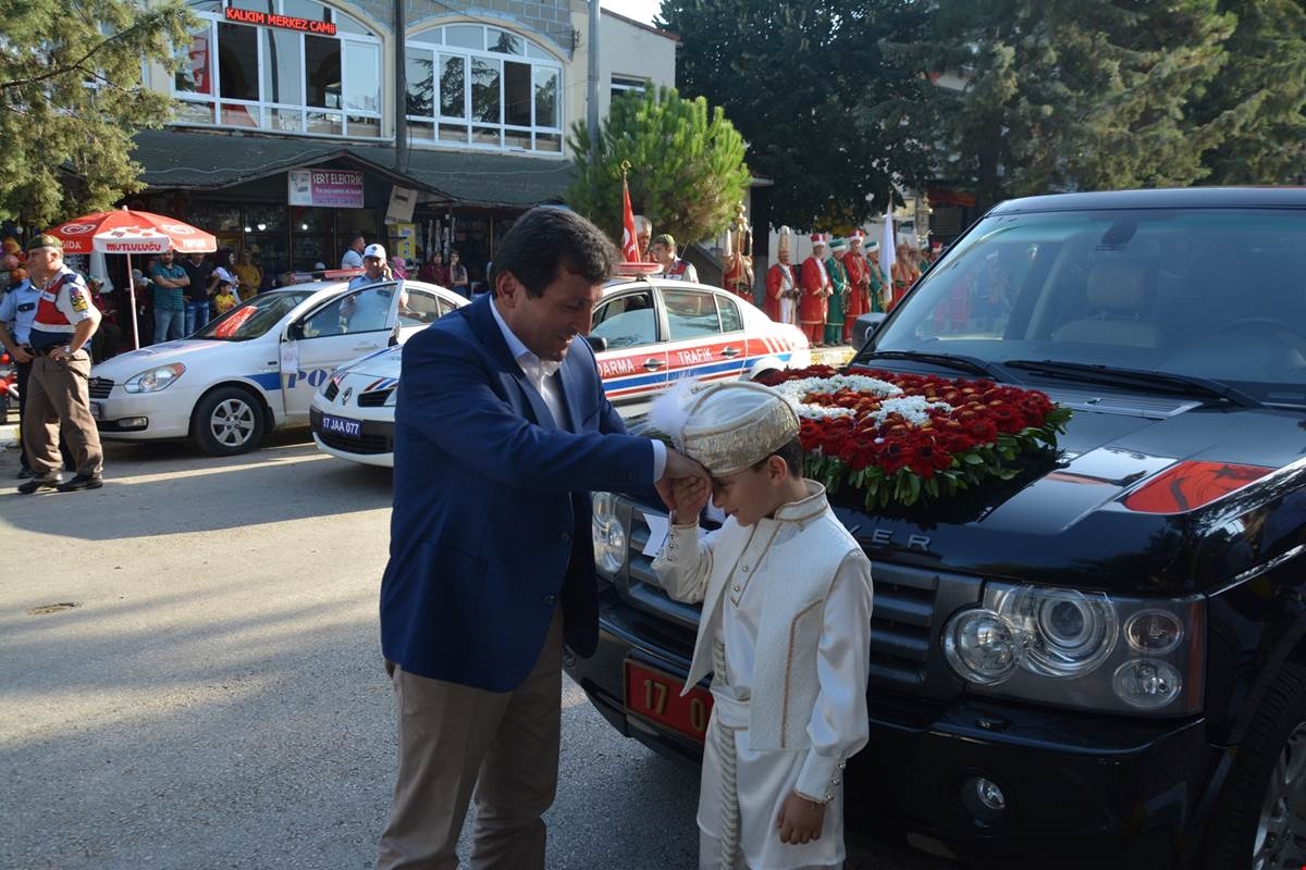 Vali'nin Makam Aracı Sünnet Arabası Oldu