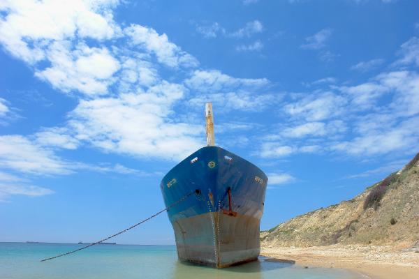 Bozcaada'da Karaya Oturan Gemiye Veda Partisi