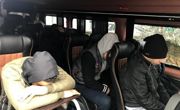 Ayvacık’ta Otobüste 41 Kaçak Yakalandı