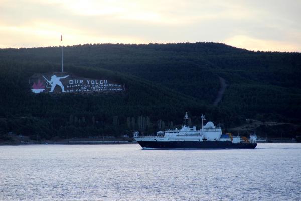 Rus casus gemisi 'Yantar' Çanakkale Boğazı'ndan geçti