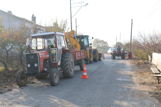 Bayramiç Çalışkan Caddesinde Yol ve Kaldırım Çalışmalarımız Devam Ediyor.