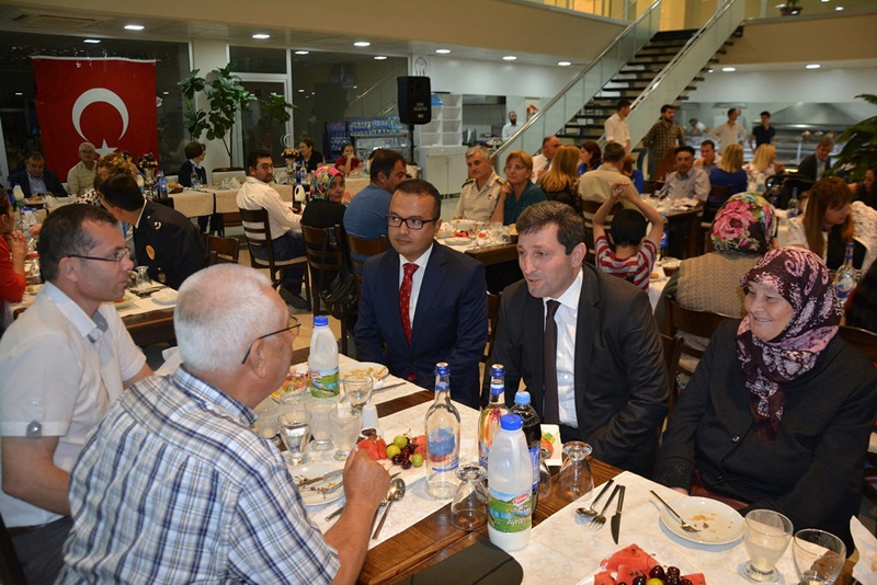 Vali Orhan Tavlı Ezine’de Şehit Aileleri ve Gazilerle Bir Araya Geldi