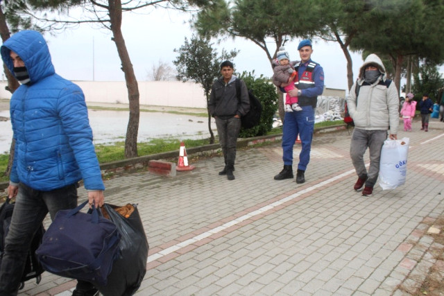 Ege Denizinde Fırtınaya Yakalanan Mültecileri Sahil Güvenlik Ölümden Kurtardı