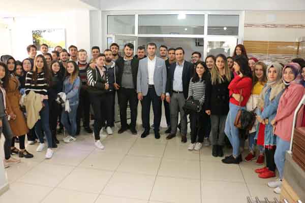 Başkan Arslan Öğrenciler ile Kahvaltıda Buluştu