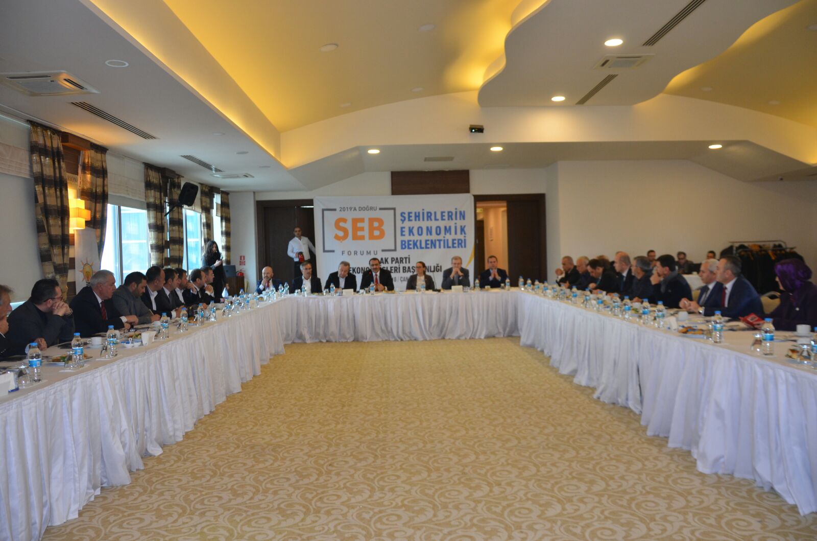 AK Parti'den Şehirlerin Ekonomik Beklentileri Forumu Düzenlendi