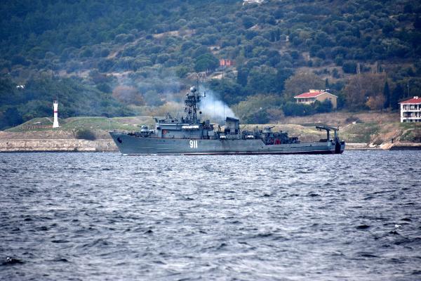 Rus mayın tarama gemisi, Çanakkale Boğazı'ndan geçti