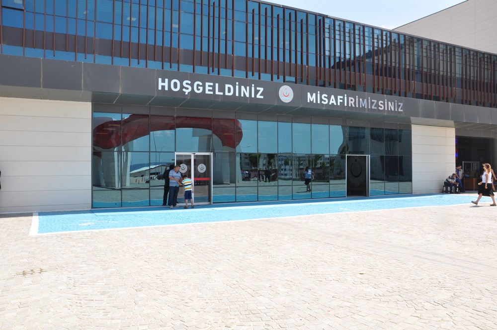Mehmet Akif Ersoy Devlet Hastanesi Bahçesinde 'Dumansız Hava Sahası' Uygulaması