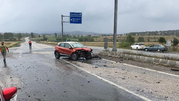 Çanakkale'de iki otomobil çarpıştı: 1 ölü