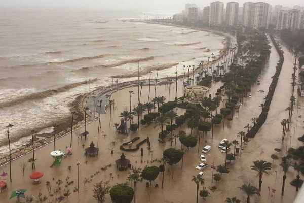 Mersin'de Sel Felaketi! Yüzlerce Araç Mahsur Kaldı