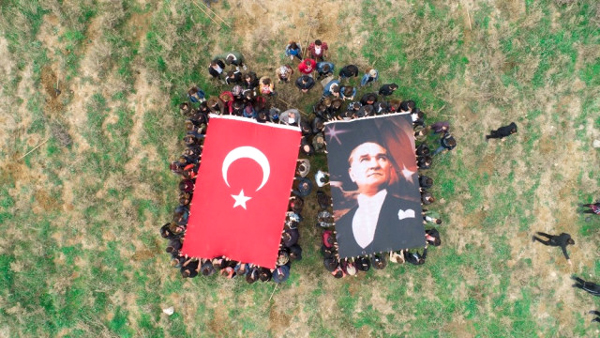 Atatürk Hatıra Ormanı'nda Fidan Diktiler