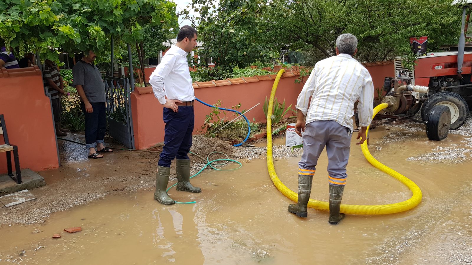 Bayramiç Belediyesinden Su Baskınlarına Hızlı Müdahale