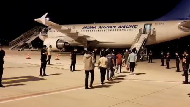 Afganistanlı Düzensiz Göçmenler Ülkelerine Gönderildi