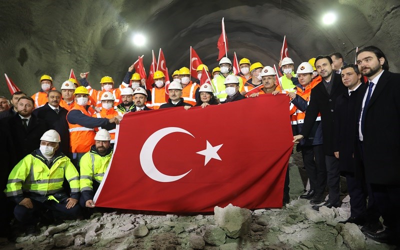 Ayvacık-Küçükkuyu Tüneli Işık Görme Töreni