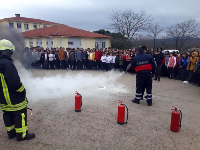 Ayvacık'ta İtfaiyeden Okullarda Yangın Tatbikatı