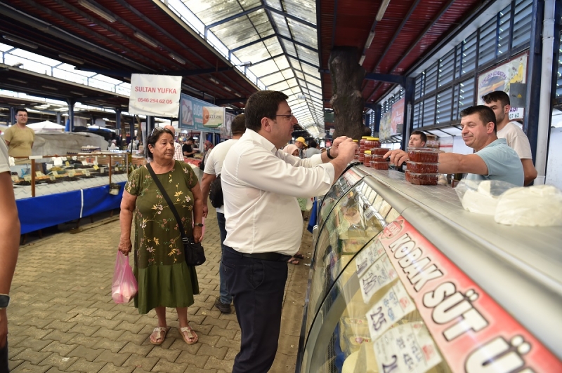 Başkan Erkek, Cuma Pazarını Ziyaret Etti