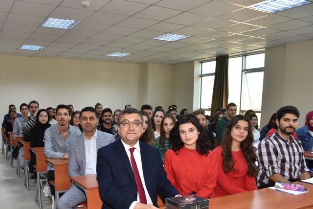 Başkan Öz'den Üniversitede Halkla İlişkiler Dersi