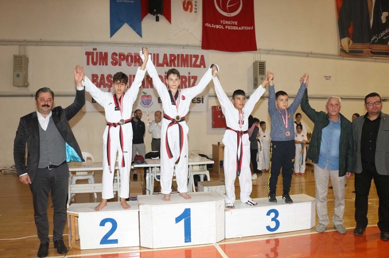 Bayramiç Taekwondo Şampiyonasına Büyük İlgi