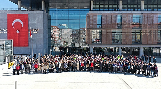 Belediye Personelinden Başkan Gökhan'a Yeni Binada Karşılama