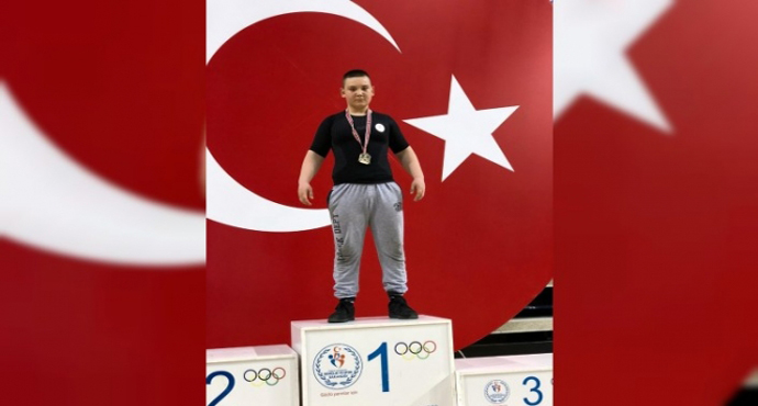 Çan Belediye Güreşçisi İzmir'de Şampiyon Oldu