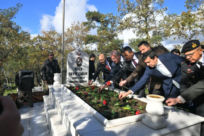 Çanakkale Kahramanı Seyit Onbaşı kabri başında anıldı