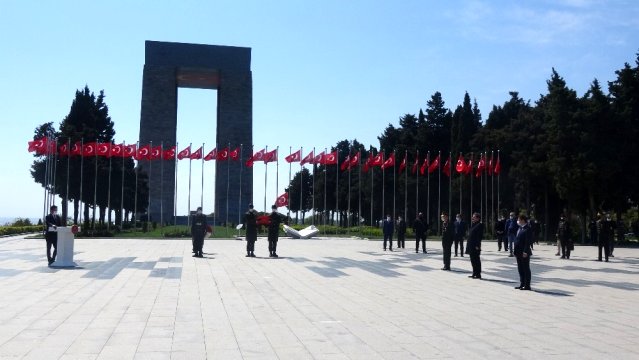 Çanakkale Kara Savaşları'nın 105'inci Yılında Şehitler Anıldı