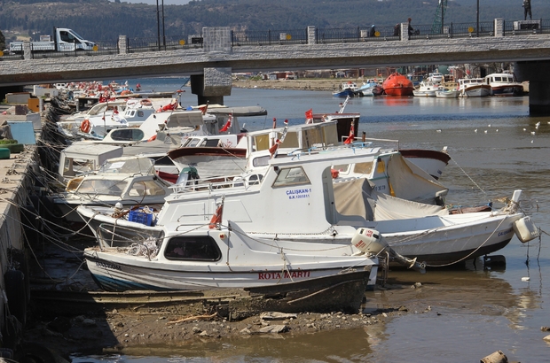 Çanakkale Sarıçay'da Sular Çekildi, Tekneler Karaya Oturdu