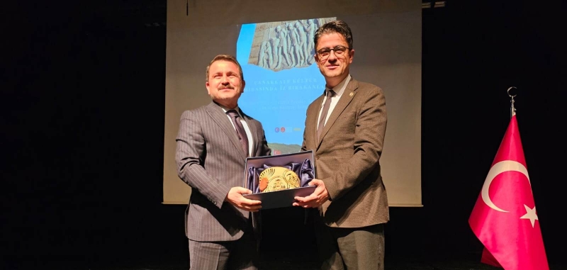 Çanakkale Savaşları Gelibolu Tarihi Alan Başkanı İsmail Kaşdemir'e ÇOMÜ'den önemli ödül