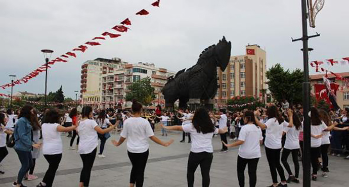 Çanakkale’de Atabarı oyunu sahnelendi