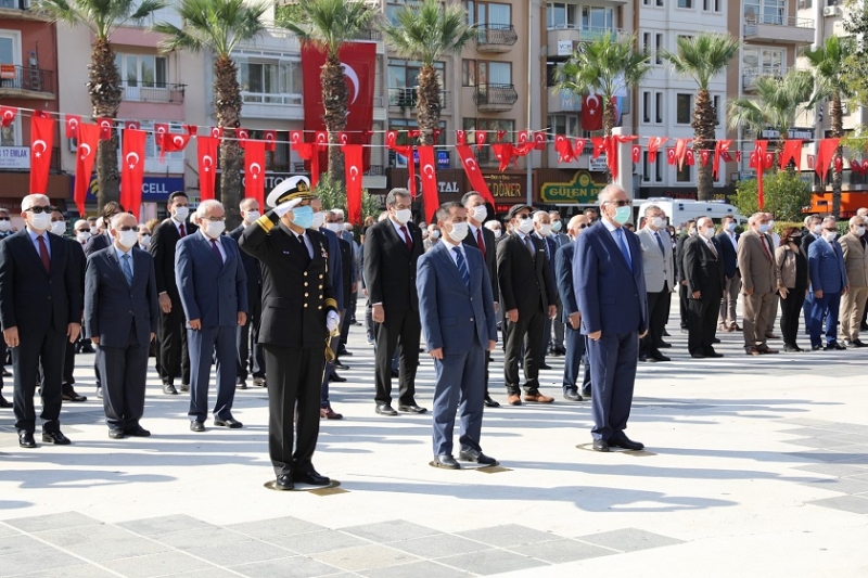 Çanakkale’de Atatürk Anıtı'na Çelenk Konuldu 