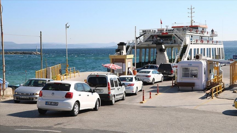 Çanakkale'de Feribot İskelelerinde Yoğunluk Oluşmadı 